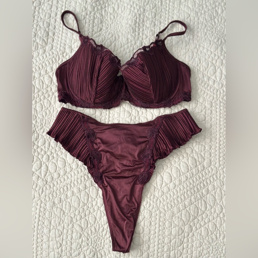 La Perla Deep Red Lace Lingerie Set